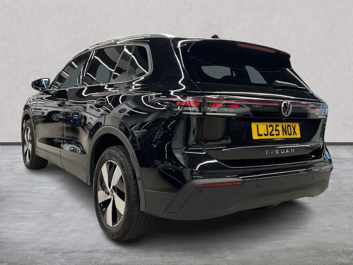 Used Volkswagen Tiguan 2025 for sale - 78195135: Photo 2