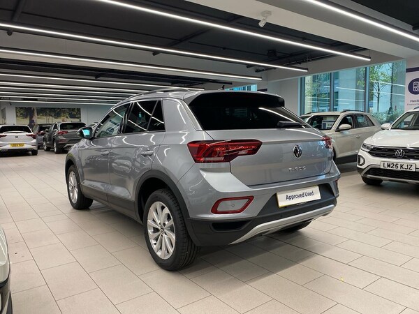 Used Volkswagen T-Roc 2025 for sale - 76219190: Photo 2