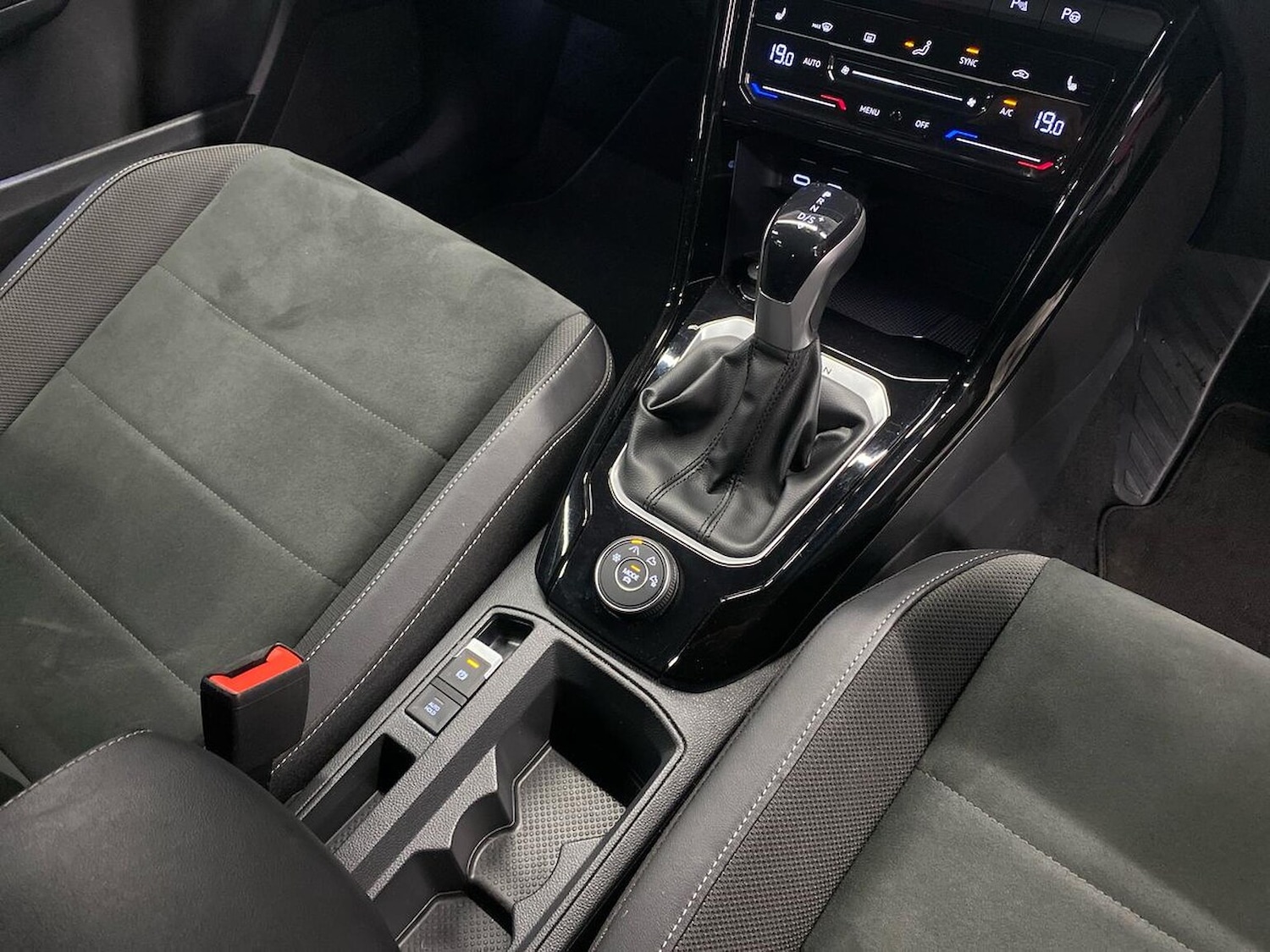 Used Volkswagen T-Roc 2023 for sale - 76785191: Photo 13