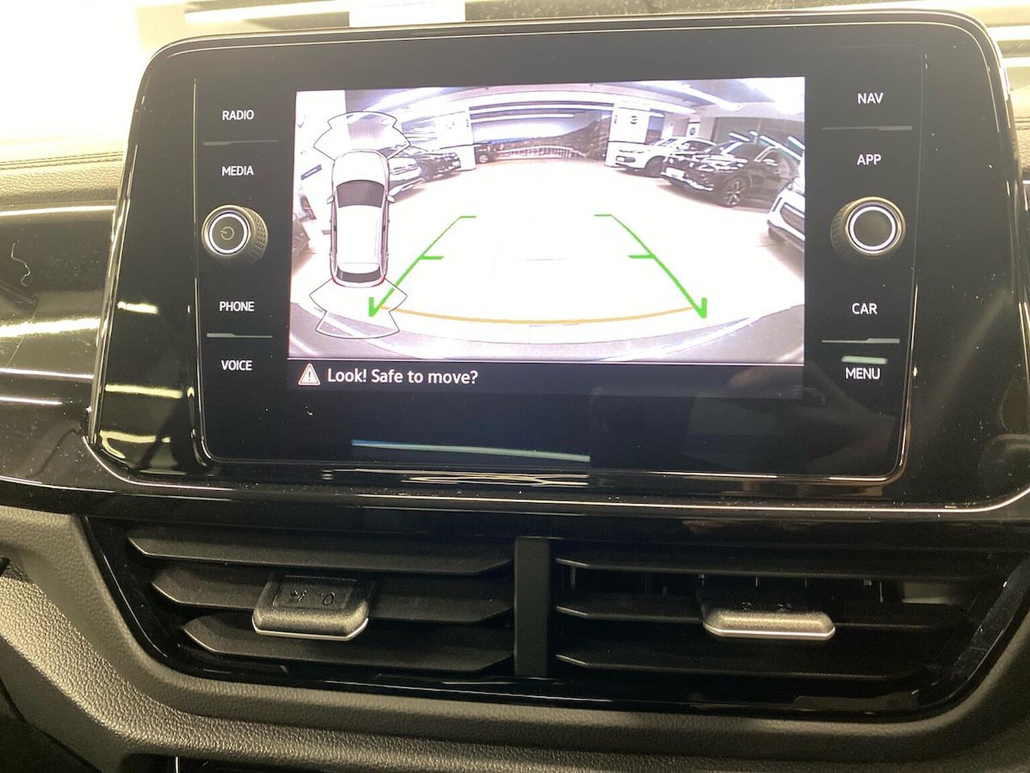 Used Volkswagen T-Roc 2023 for sale - 76785191: Photo 23