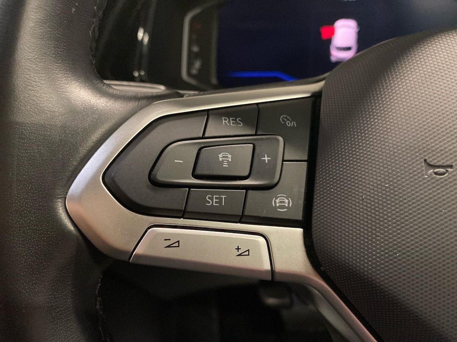 Used Volkswagen T-Roc 2023 for sale - 76785191: Photo 27