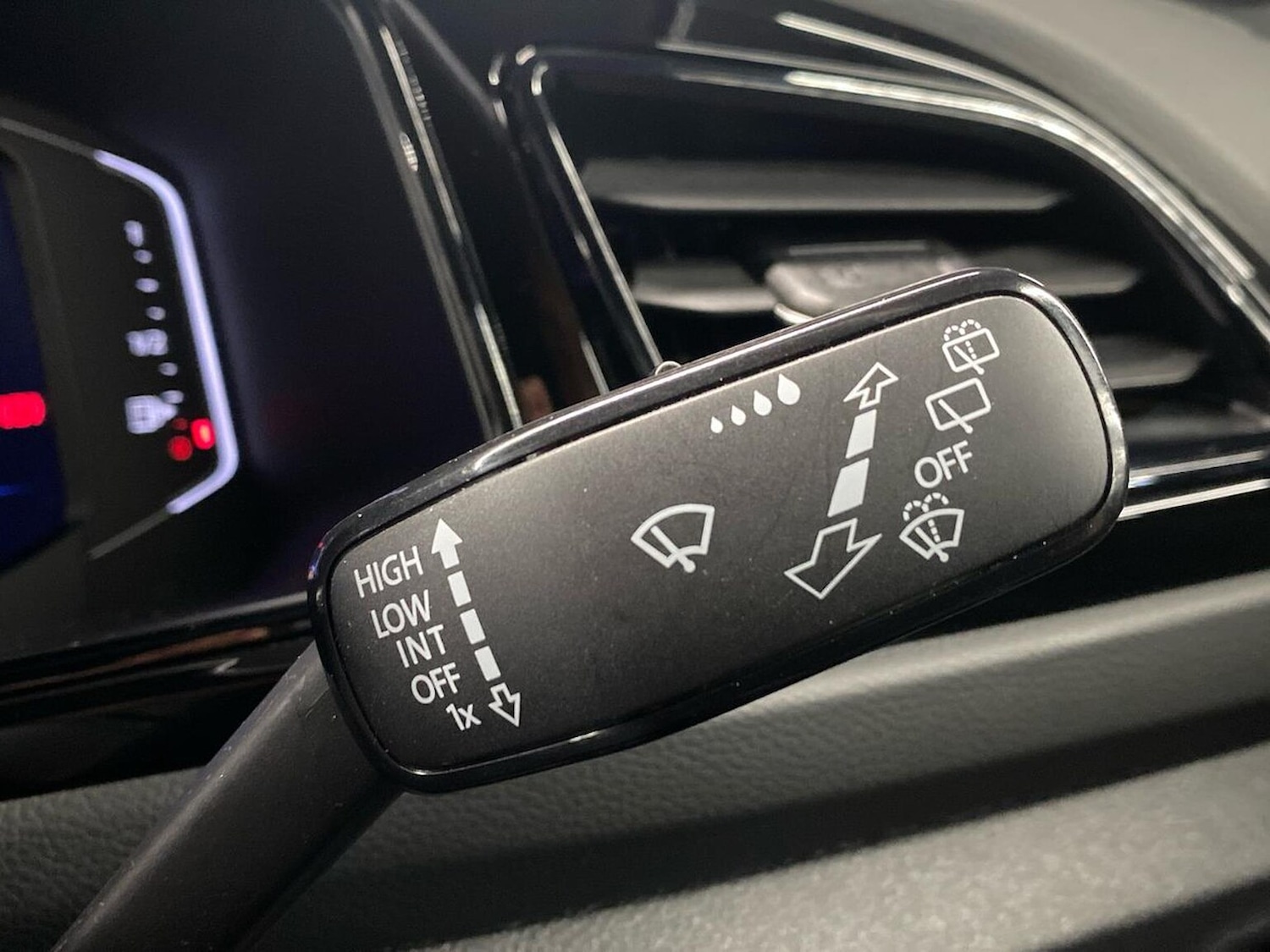 Used Volkswagen T-Roc 2023 for sale - 76785191: Photo 28