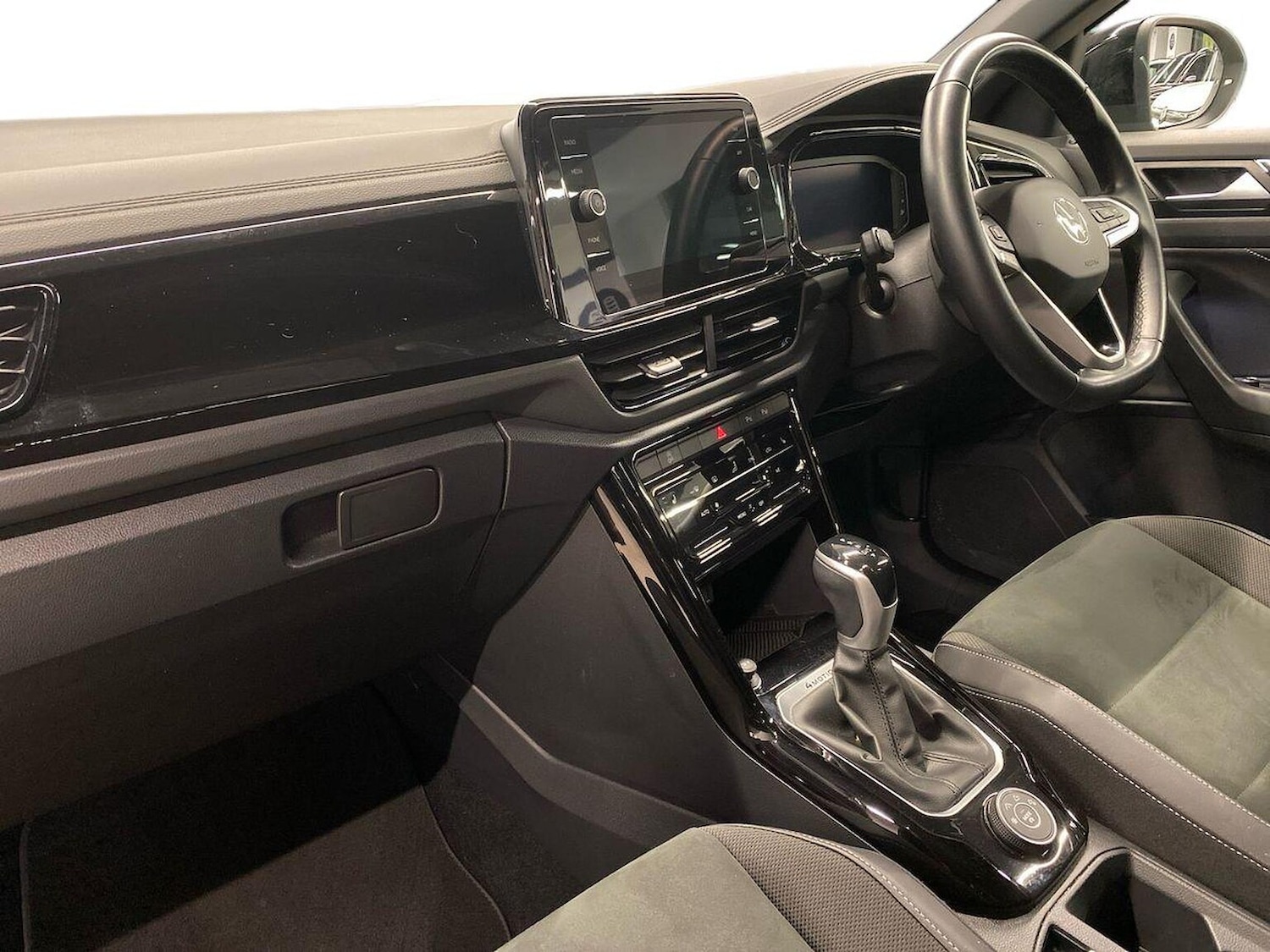 Used Volkswagen T-Roc 2023 for sale - 76785191: Photo 7