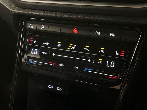 Used Volkswagen T-Roc 2025 for sale - 76102524: Photo 12