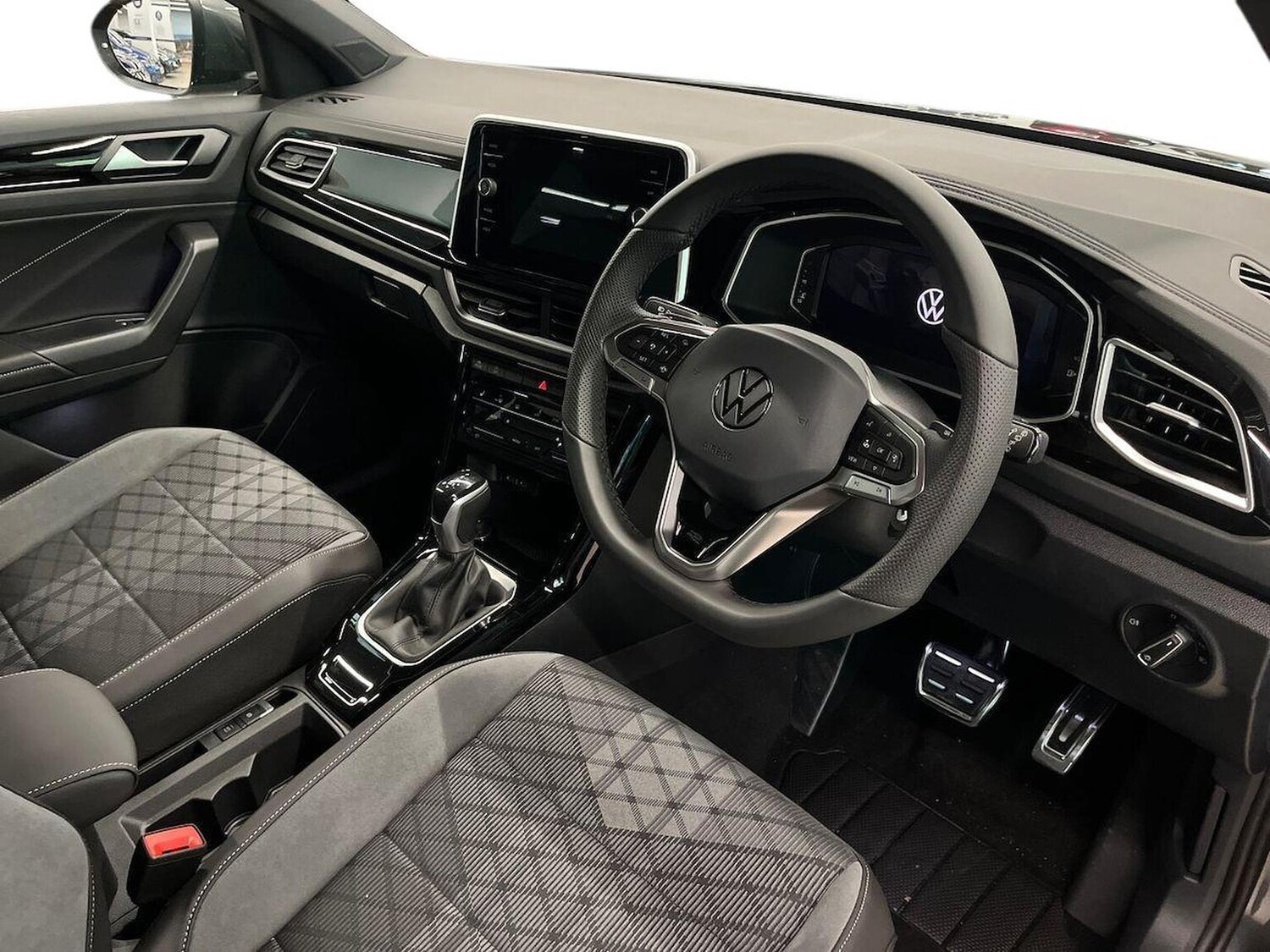 Used Volkswagen T-Roc 2025 for sale - 76102524: Photo 15