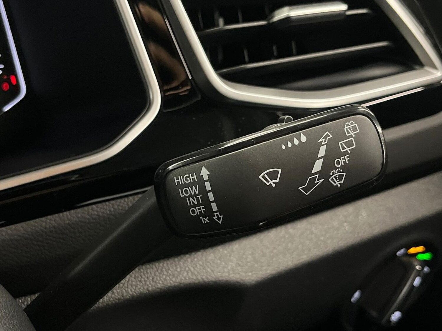 Used Volkswagen T-Roc 2025 for sale - 76102524: Photo 28