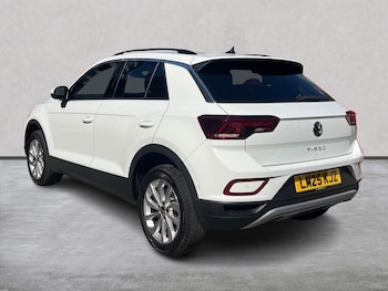 Used Volkswagen T-Roc 2025 for sale - 76030415: Photo 2