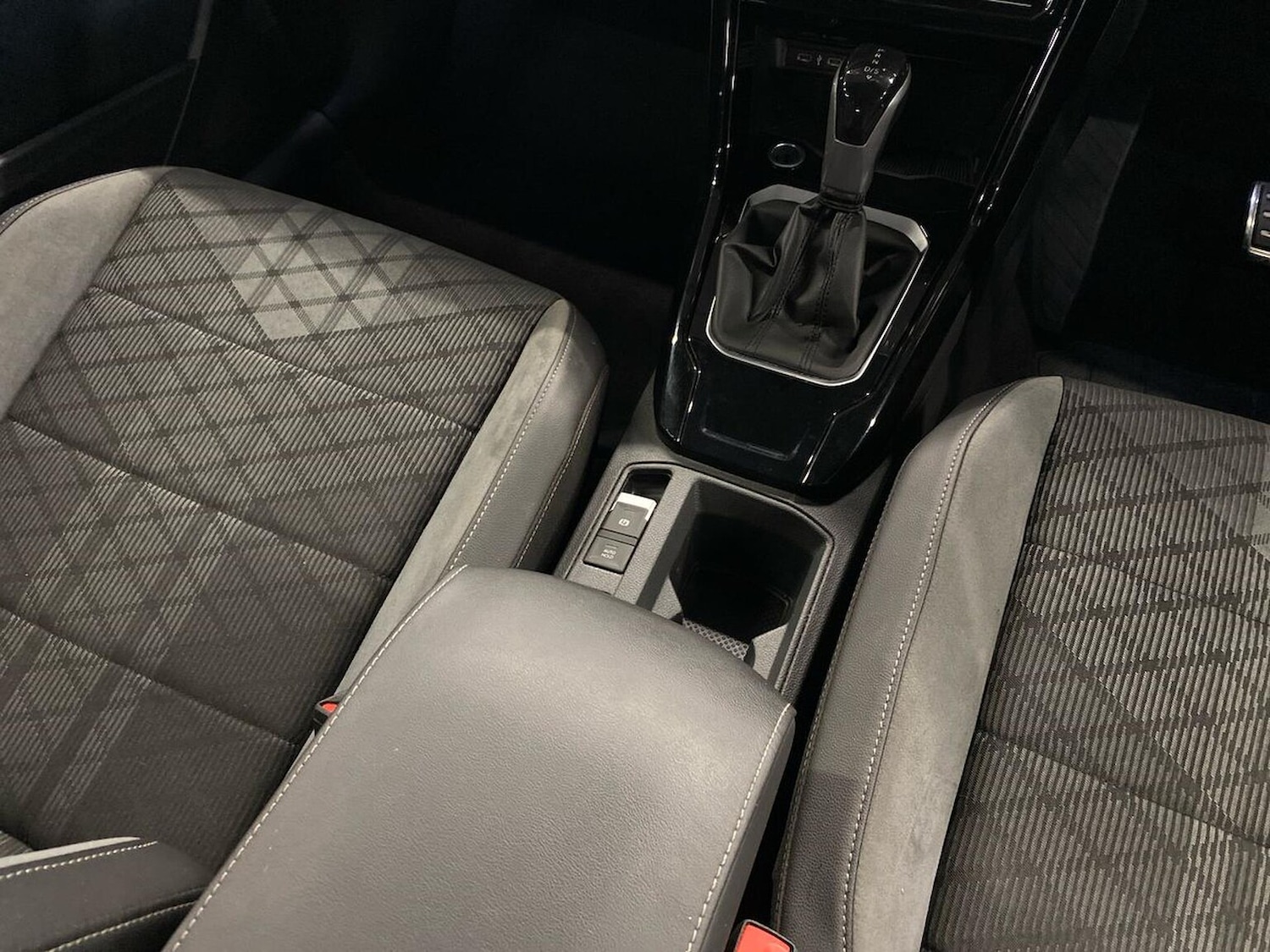 Used Volkswagen T-Roc 2024 for sale - 77639315: Photo 15