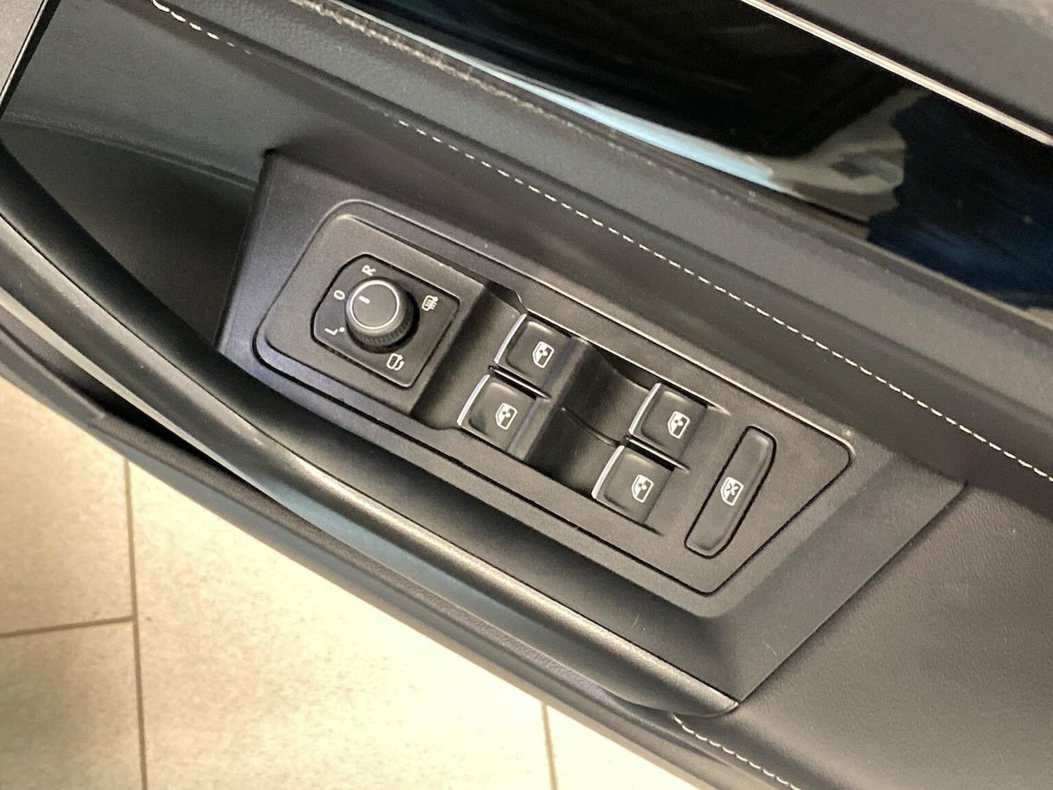 Used Volkswagen T-Roc 2024 for sale - 77639315: Photo 23