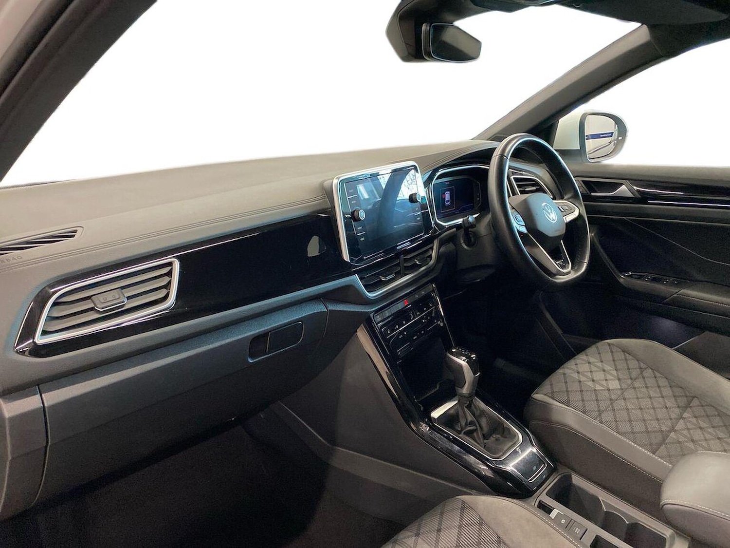 Used Volkswagen T-Roc 2024 for sale - 77639315: Photo 9