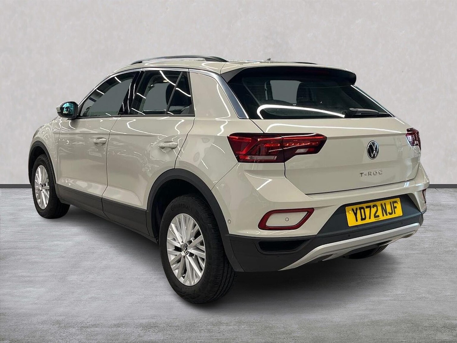 Used Volkswagen T-Roc 2022 for sale - 76319643: Photo 2