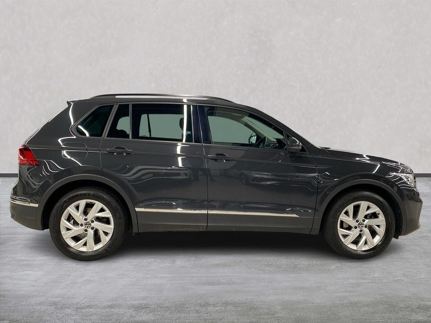 Used Volkswagen Tiguan 2021 for sale - 76605601: Photo 3