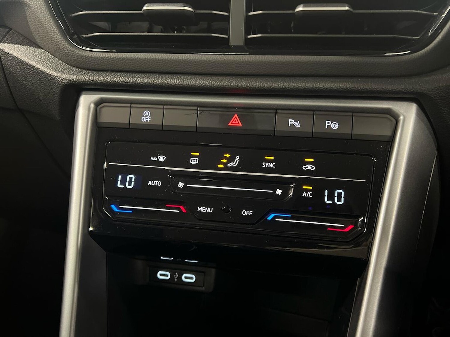 Used Volkswagen T-Roc 2024 for sale - 77946120: Photo 12