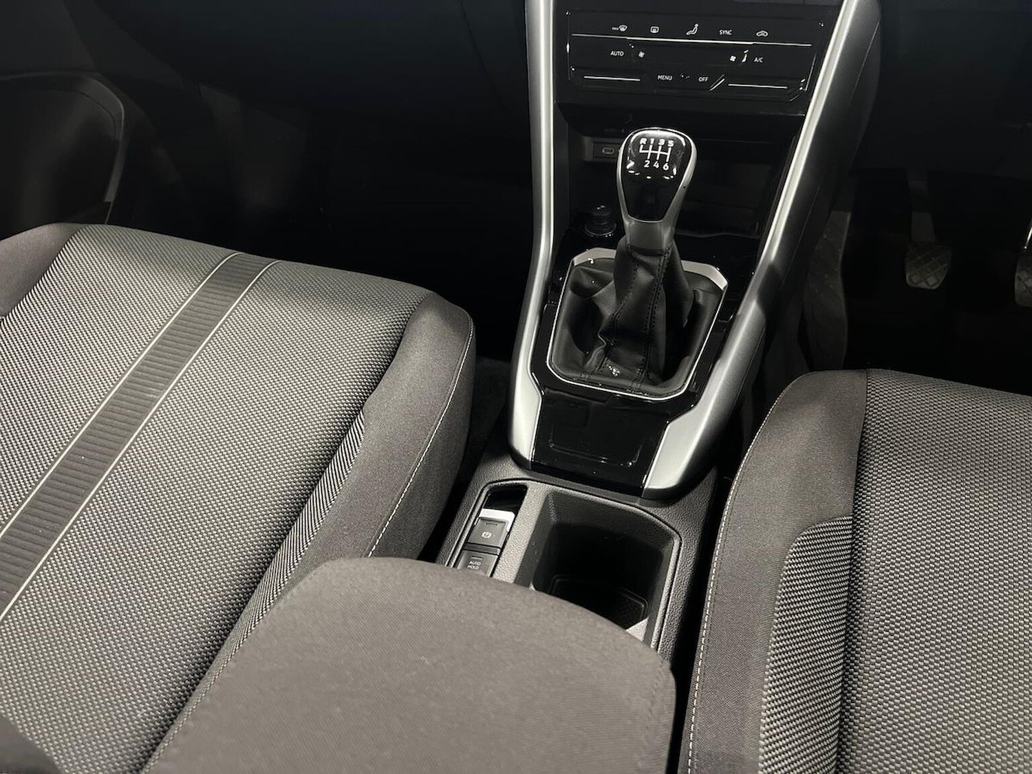 Used Volkswagen T-Roc 2024 for sale - 77946120: Photo 13