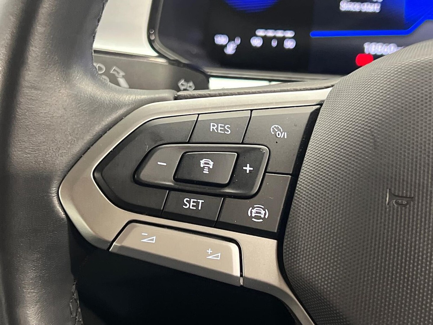 Used Volkswagen T-Roc 2024 for sale - 77946120: Photo 25