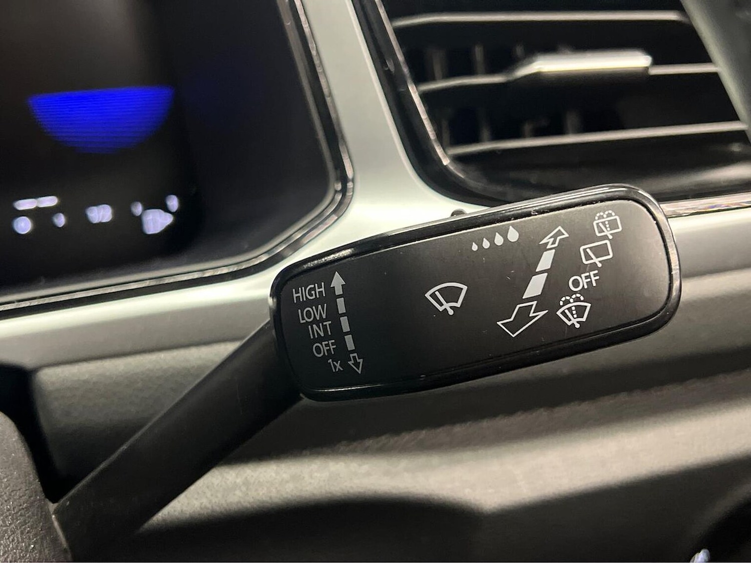 Used Volkswagen T-Roc 2024 for sale - 77946120: Photo 26