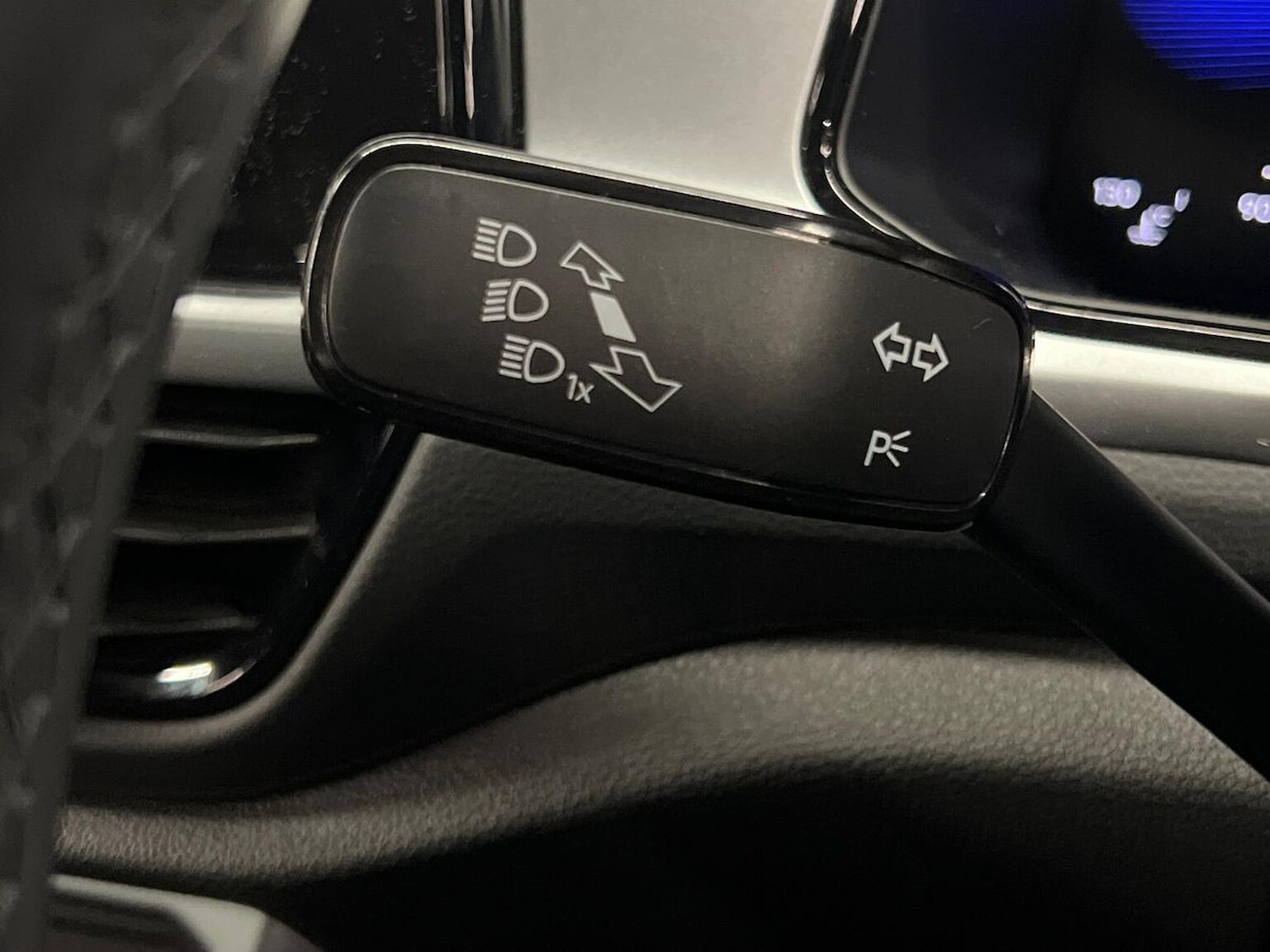 Used Volkswagen T-Roc 2024 for sale - 77946120: Photo 27