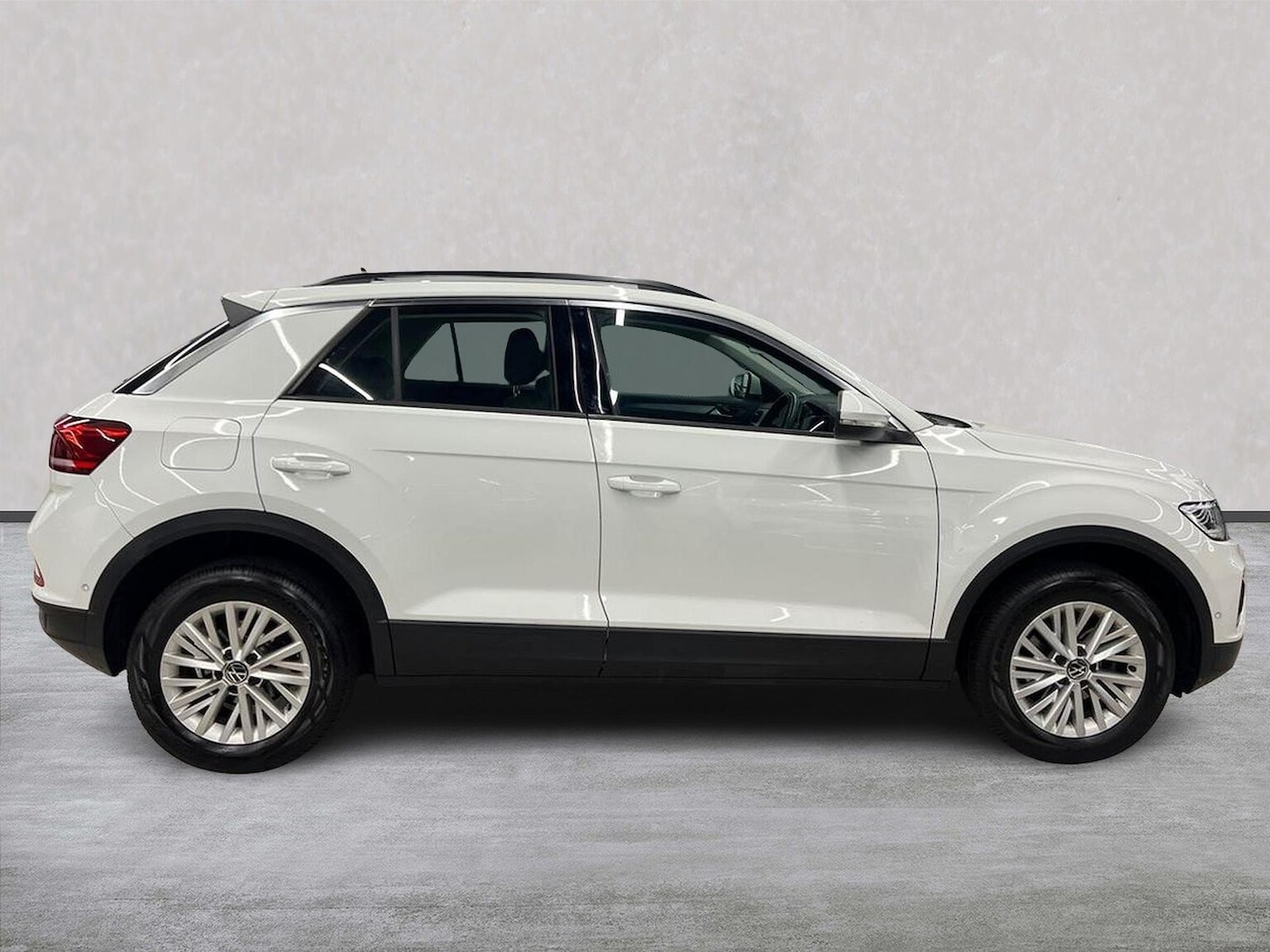Used Volkswagen T-Roc 2024 for sale - 77946120: Photo 3