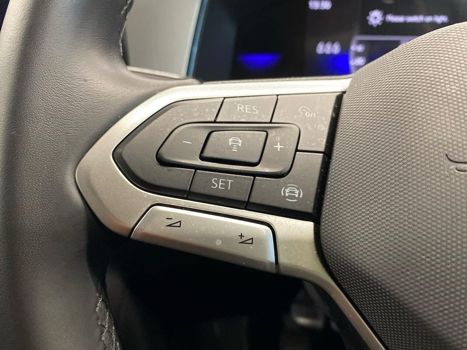 Used Volkswagen T-Roc 2025 for sale - 76832035: Photo 26