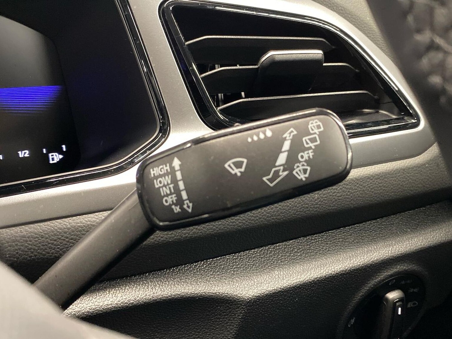 Used Volkswagen T-Roc 2025 for sale - 76832035: Photo 27