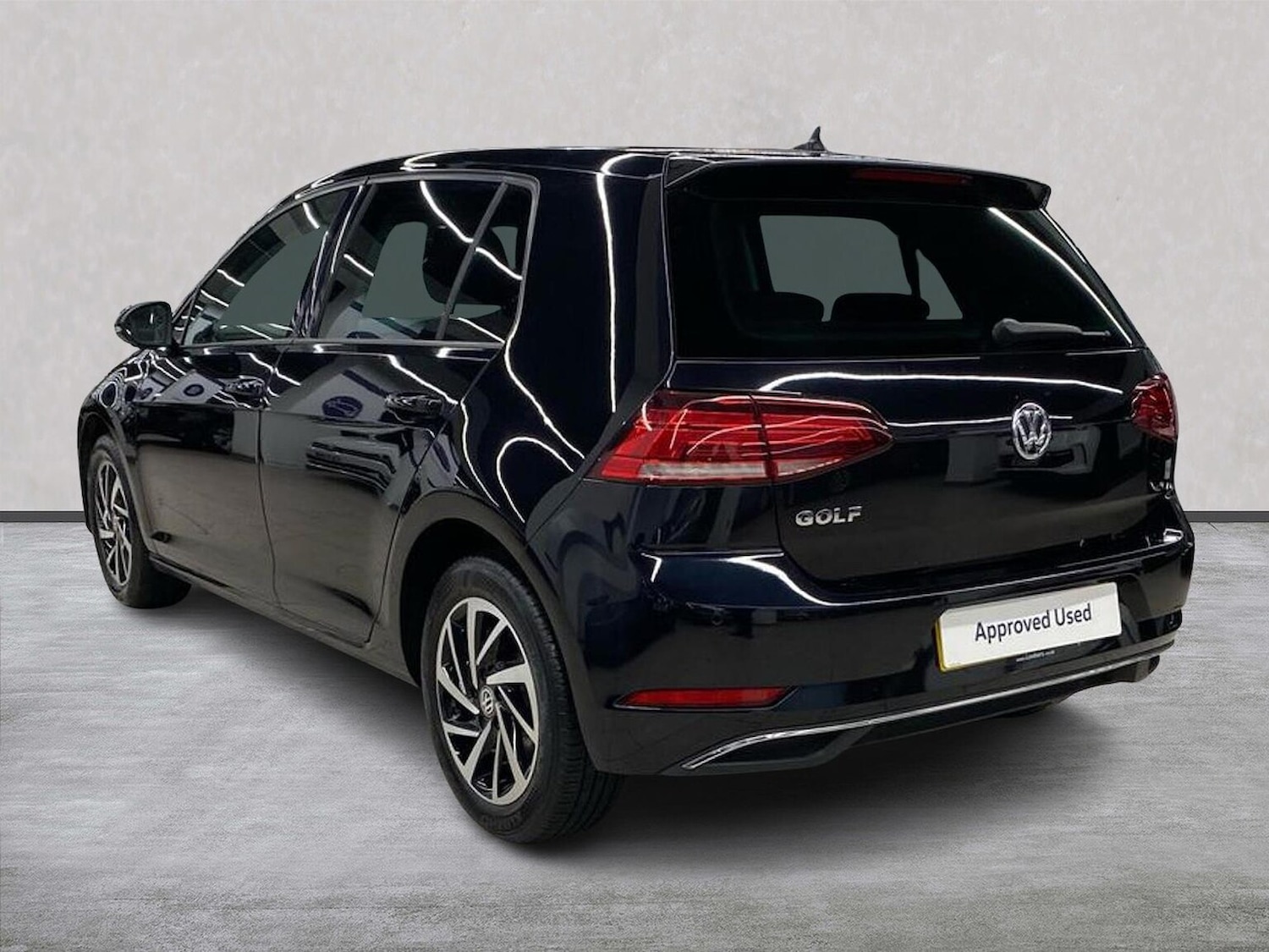 Used Volkswagen Golf 2019 for sale - 76885032: Photo 2