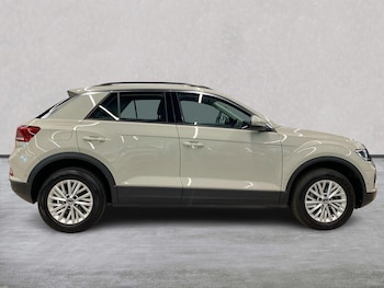 Used Volkswagen T-Roc 2023 for sale - 78980130: Photo