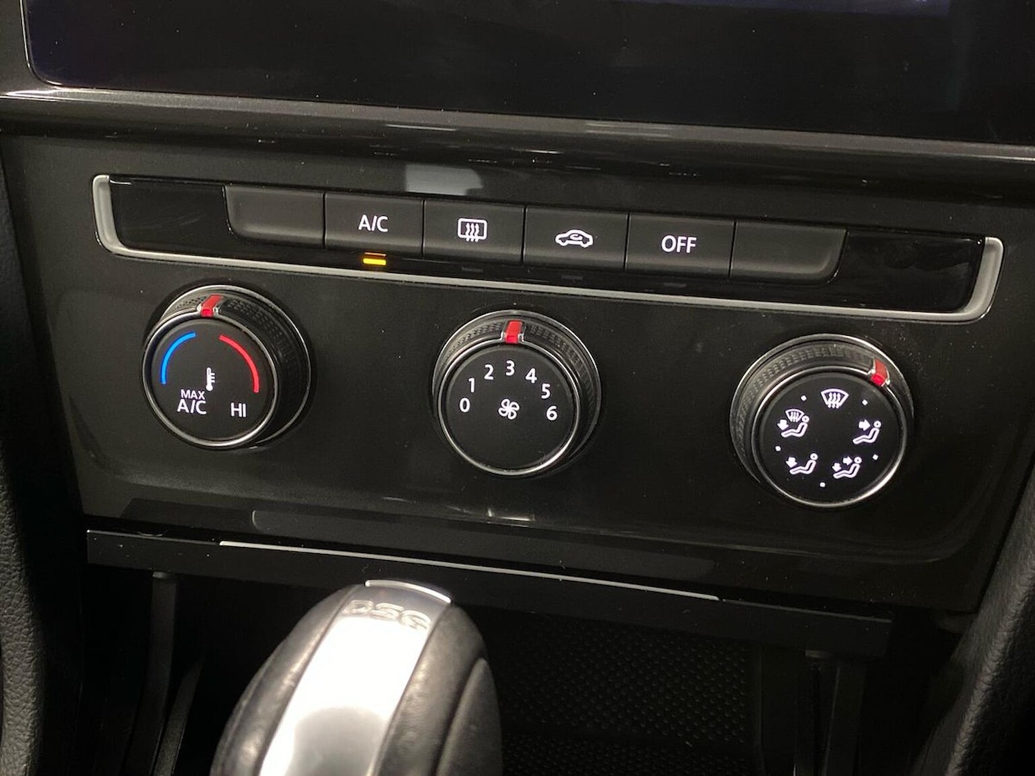 Used Volkswagen Golf 2018 for sale - 77872104: Photo 12