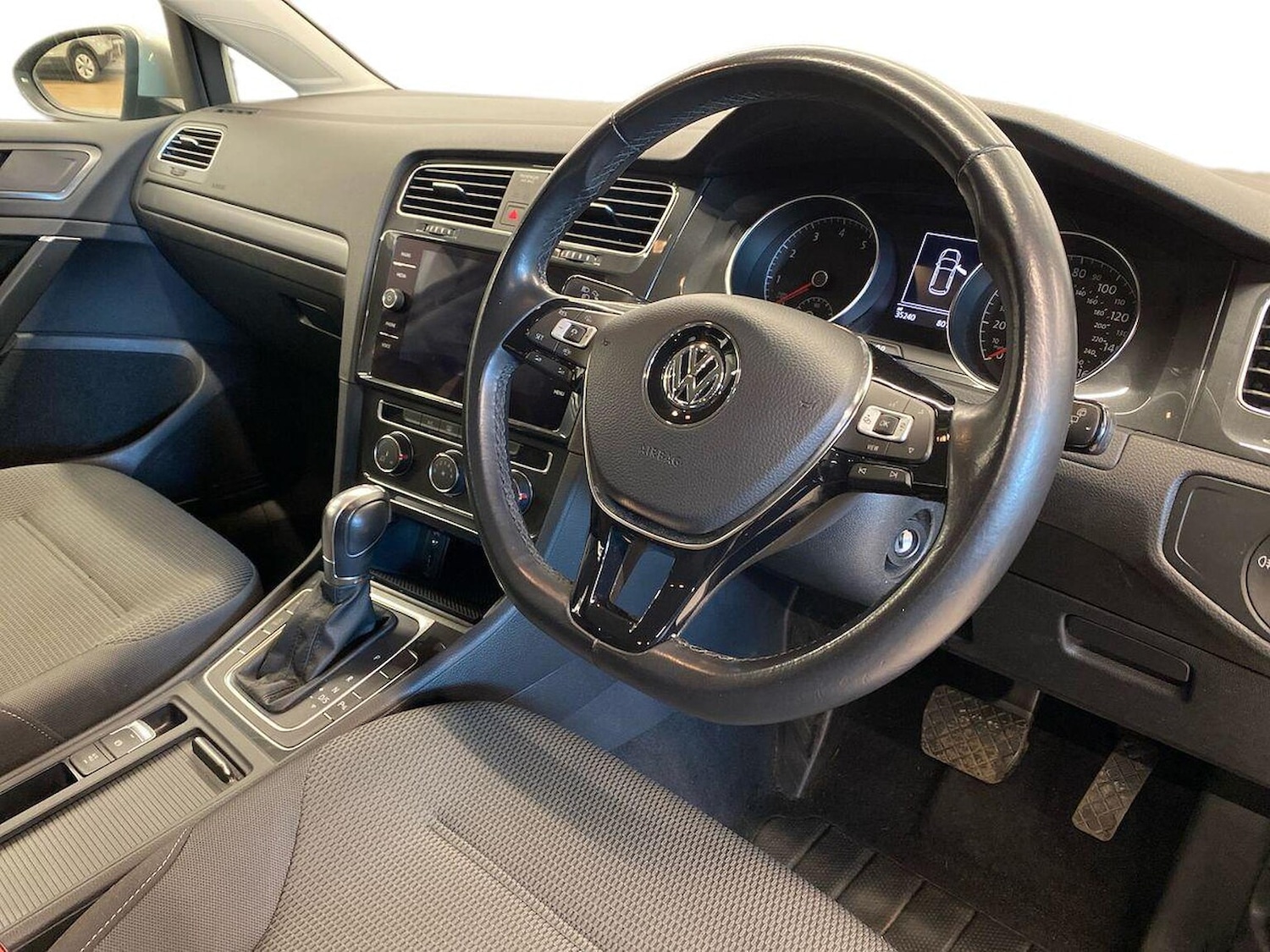 Used Volkswagen Golf 2018 for sale - 77872104: Photo 15