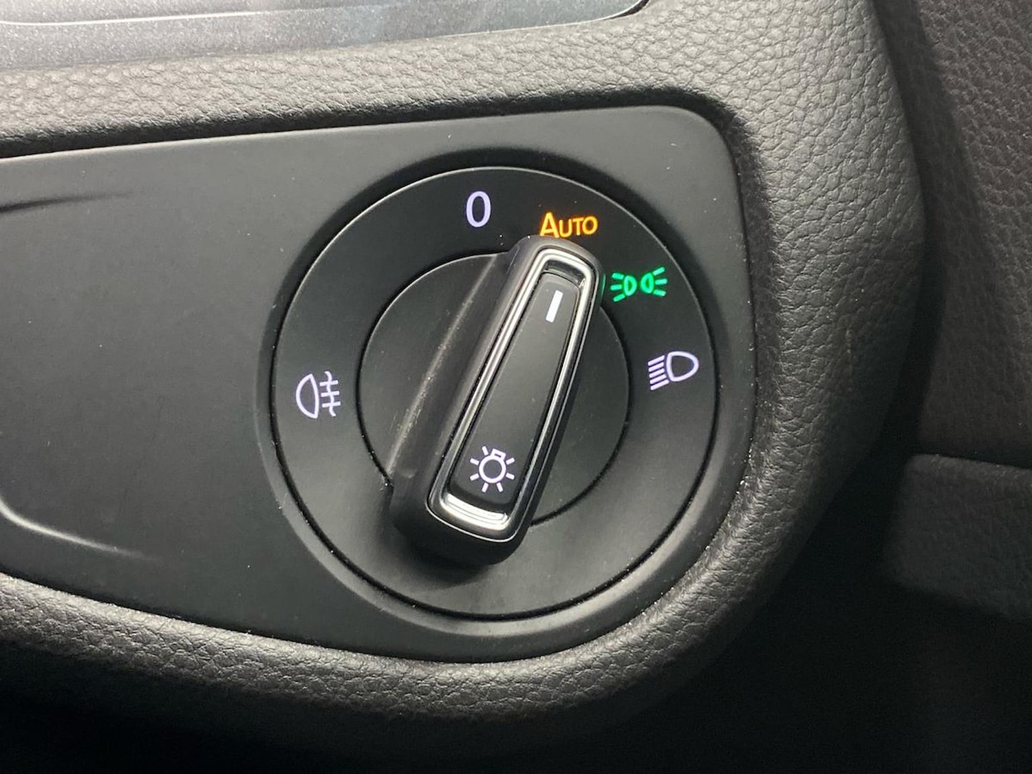 Used Volkswagen Golf 2018 for sale - 77872104: Photo 22