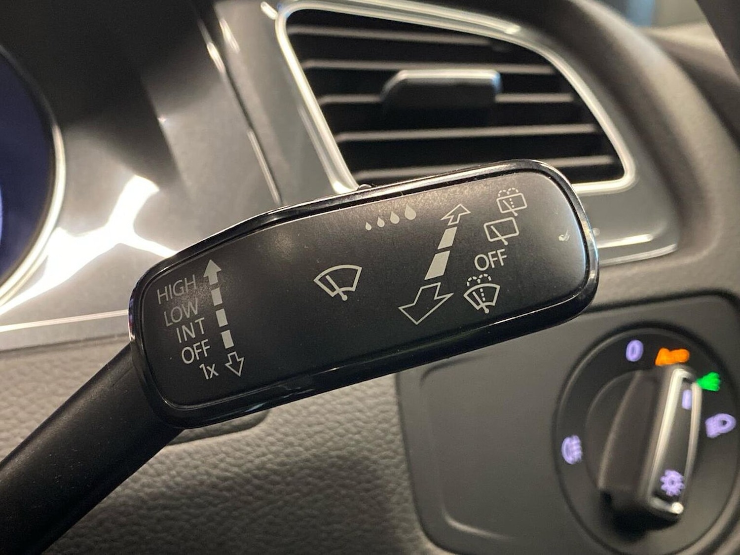 Used Volkswagen Golf 2018 for sale - 77872104: Photo 28