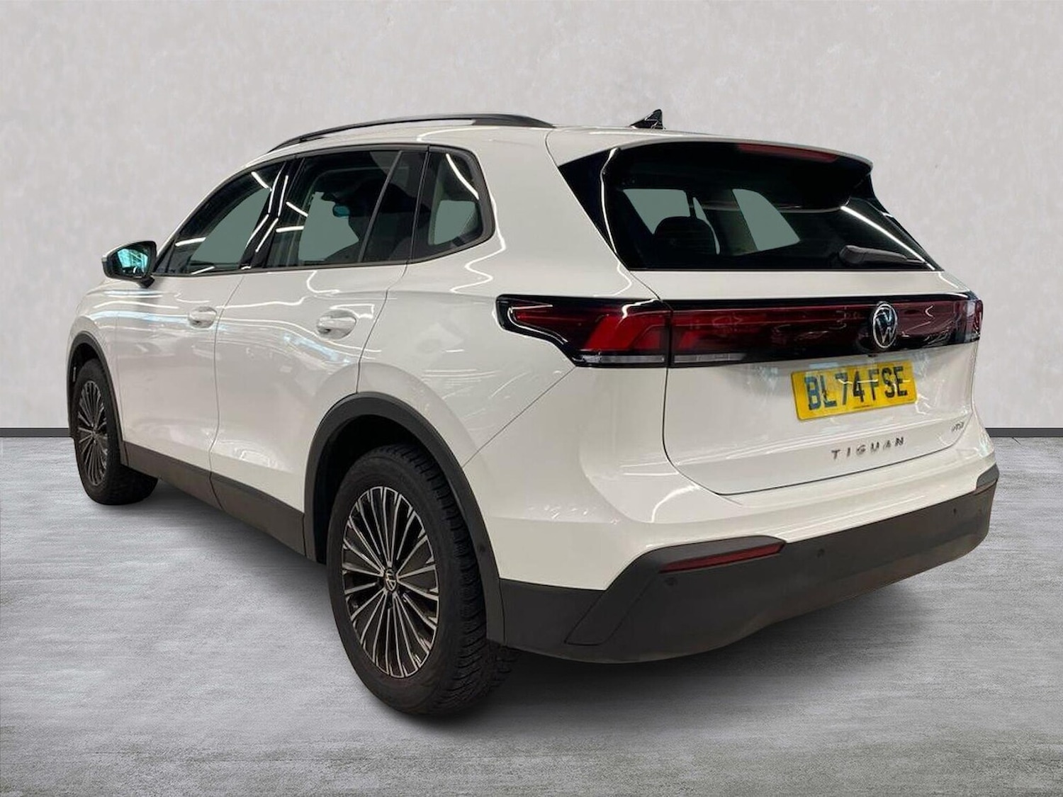 Used Volkswagen Tiguan 2024 for sale - 76331068: Photo 2