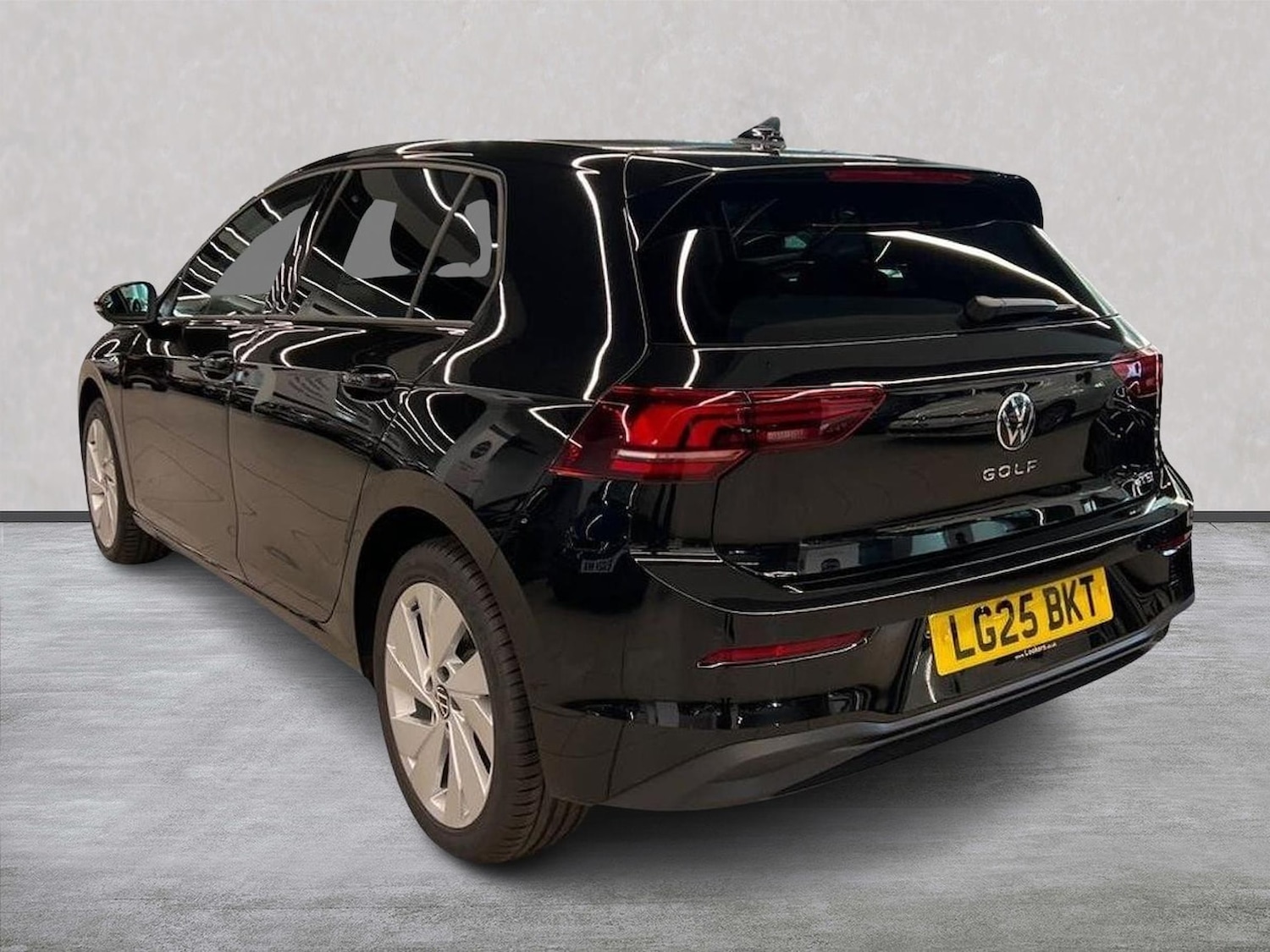 Used Volkswagen Golf 2025 for sale - 76310154: Photo 2