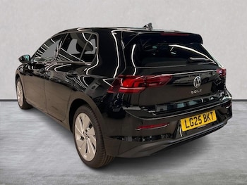 Used Volkswagen Golf 2025 for sale - 76310154: Photo 2