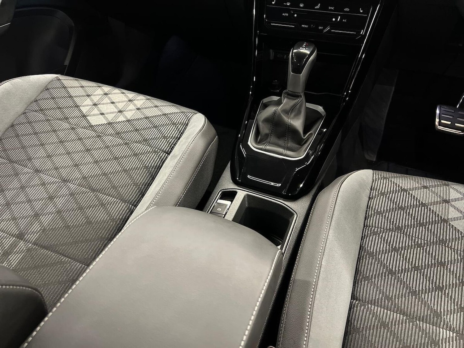 Used Volkswagen T-Roc 2022 for sale - 76736685: Photo 13