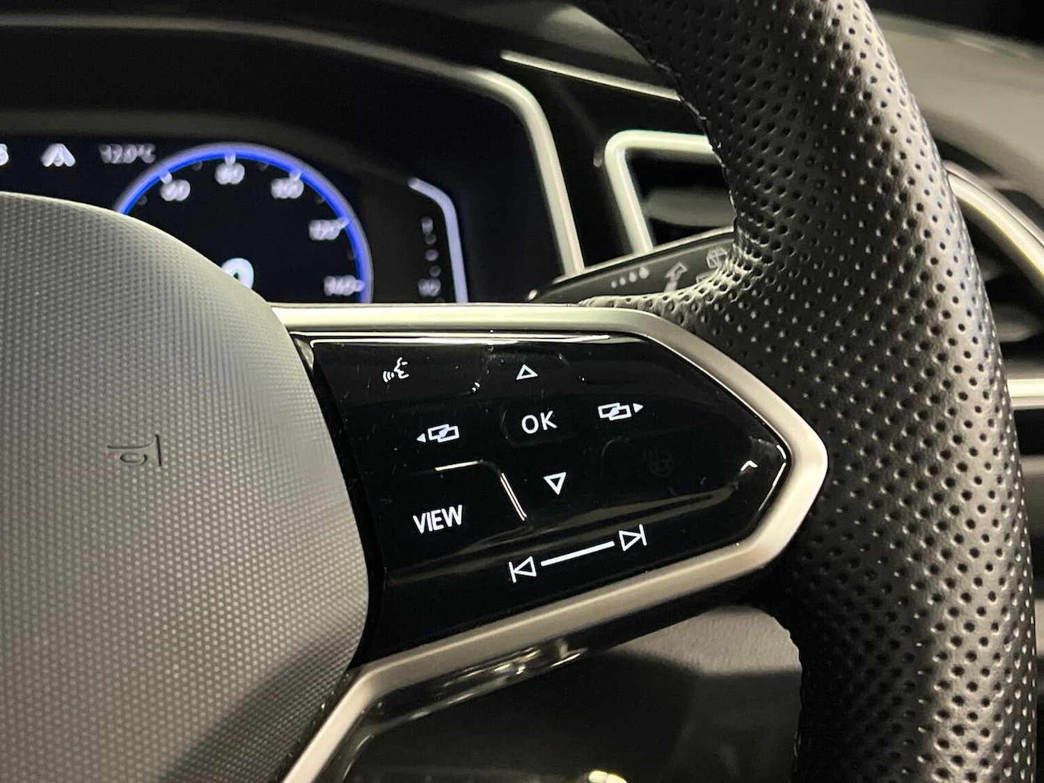 Used Volkswagen T-Roc 2022 for sale - 76736685: Photo 25