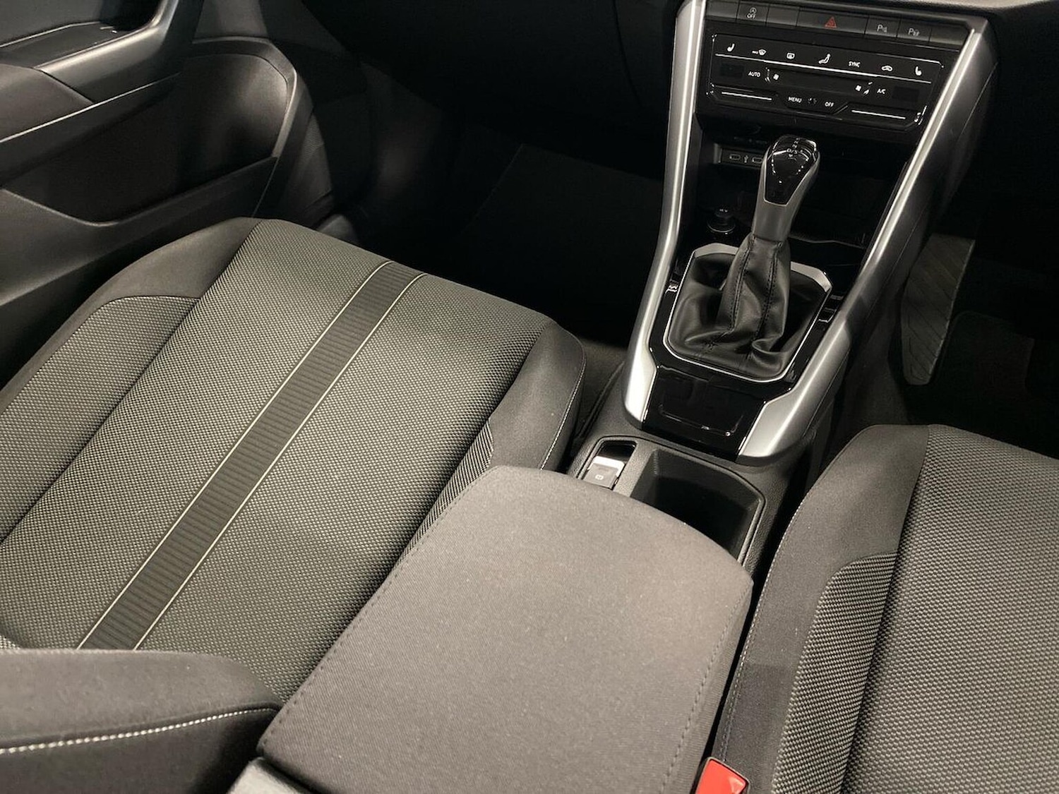 Used Volkswagen T-Roc 2023 for sale - 76324610: Photo 13