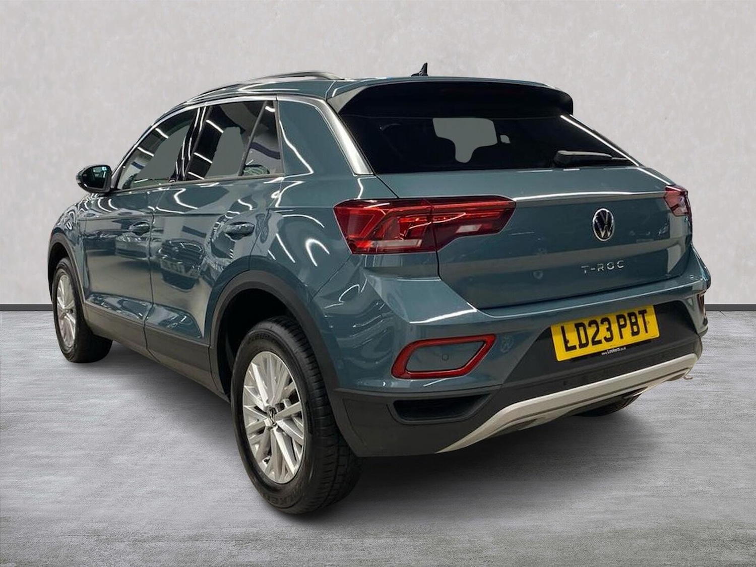 Used Volkswagen T-Roc 2023 for sale - 76324610: Photo 2