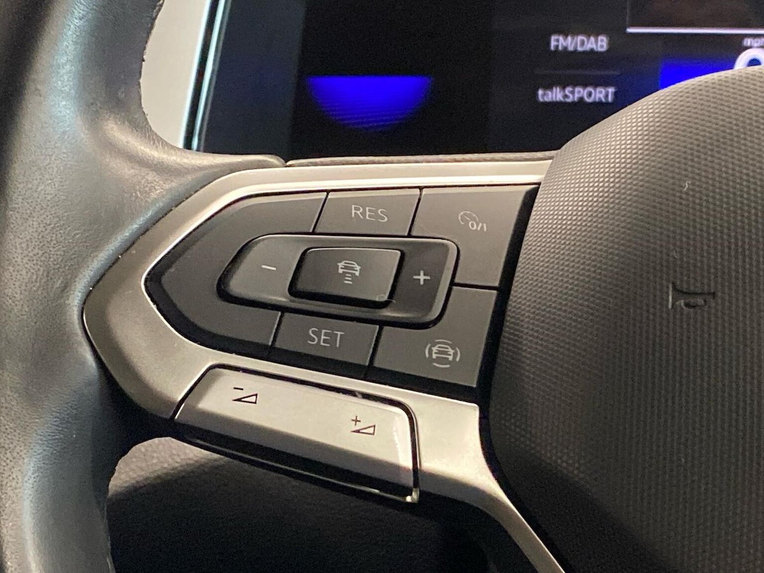 Used Volkswagen T-Roc 2023 for sale - 76324610: Photo 25