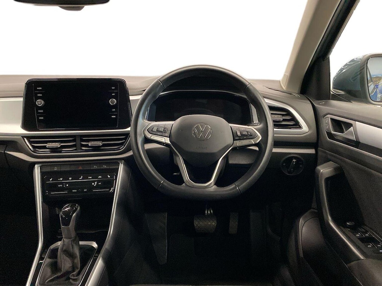 Used Volkswagen T-Roc 2023 for sale - 76324610: Photo 9