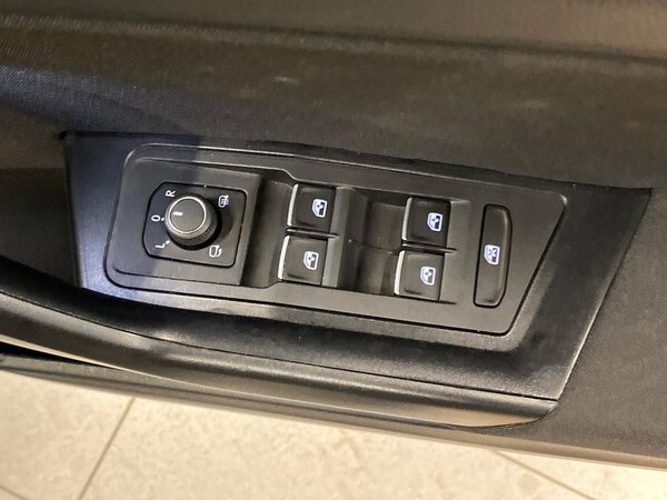 Used Volkswagen T-Roc 2021 for sale - 76143000: Photo 21