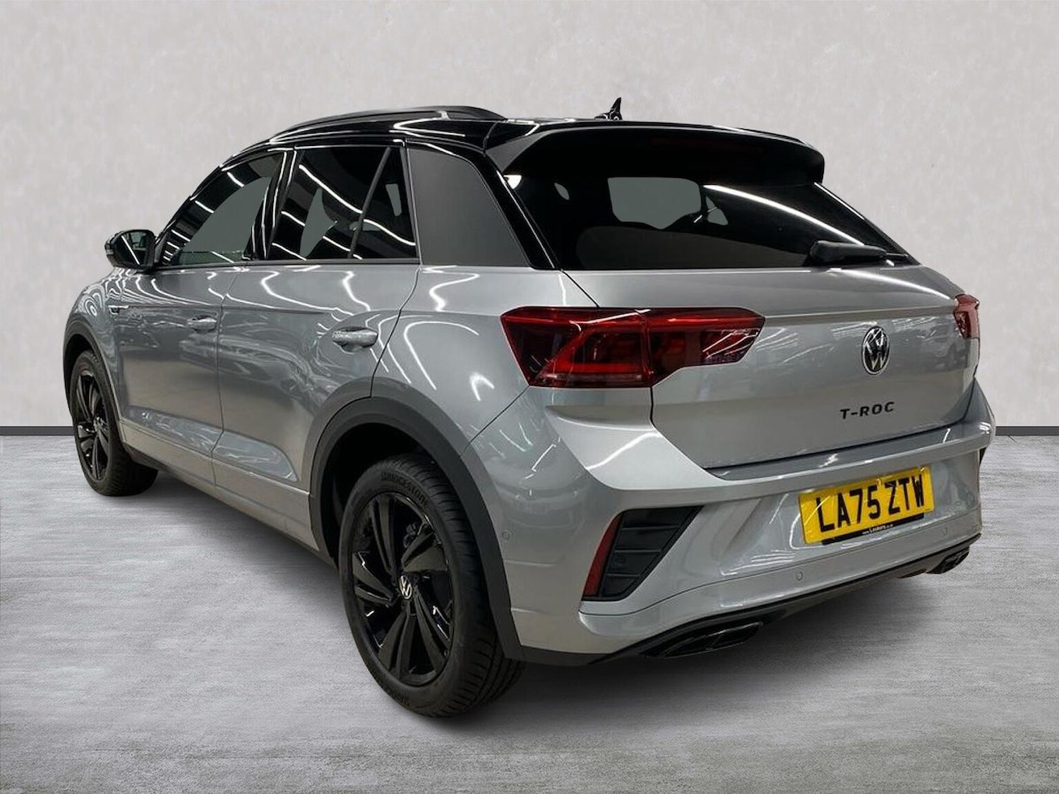 Used Volkswagen T-Roc 2025 for sale - 77528871: Photo 2