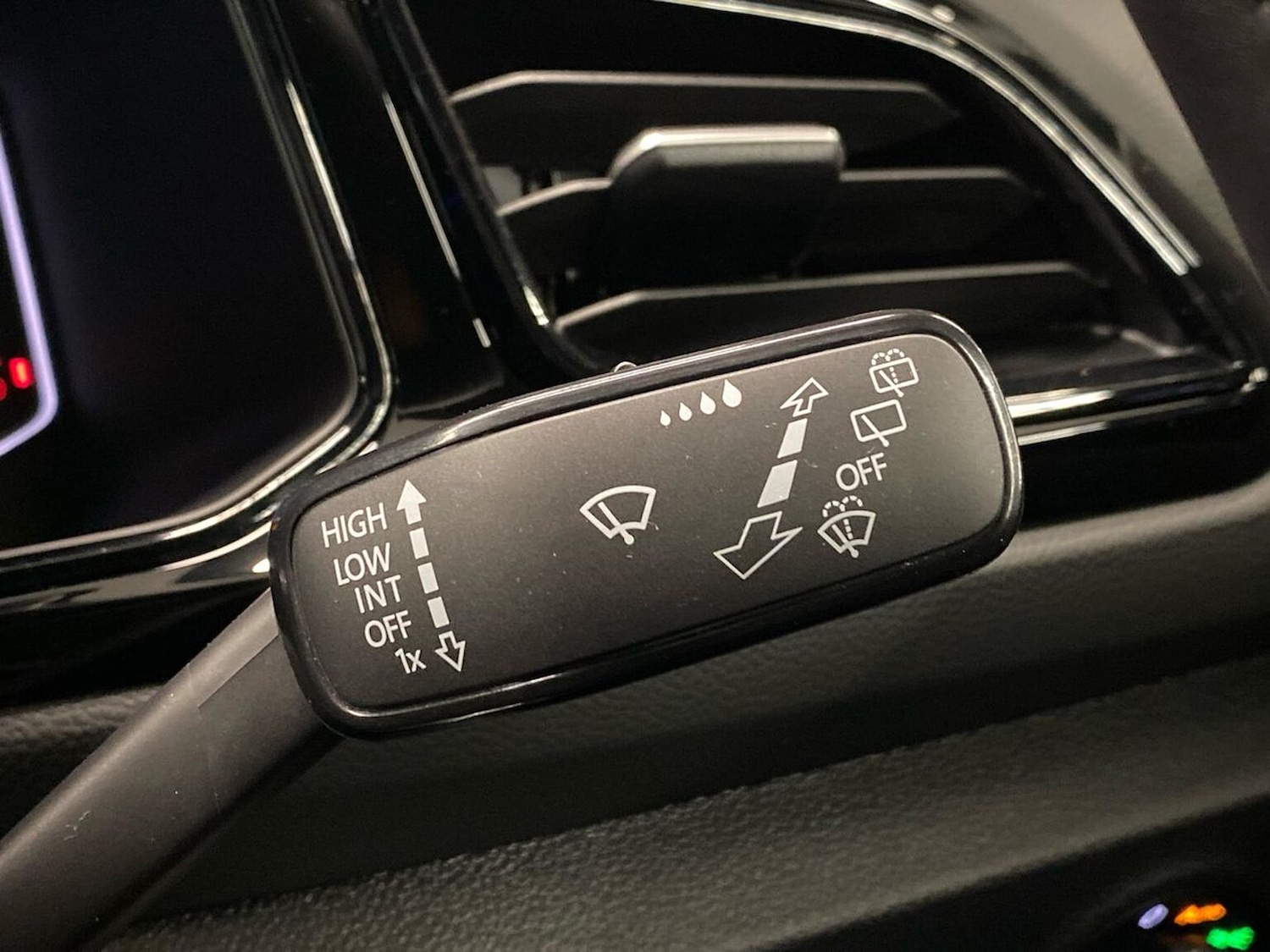 Used Volkswagen T-Roc 2025 for sale - 77528871: Photo 28