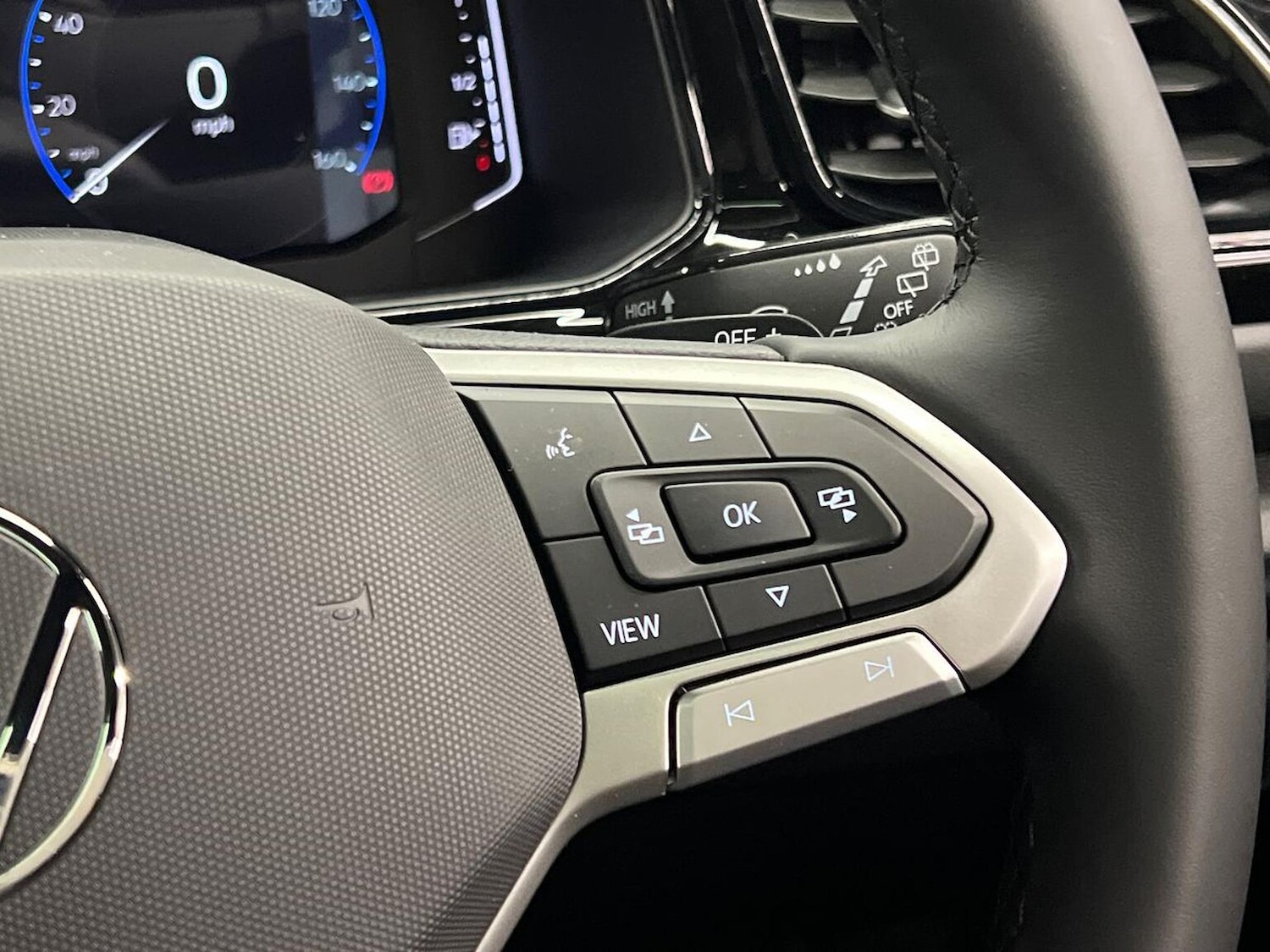 Used Volkswagen T-Roc 2026 for sale - 77639327: Photo 25