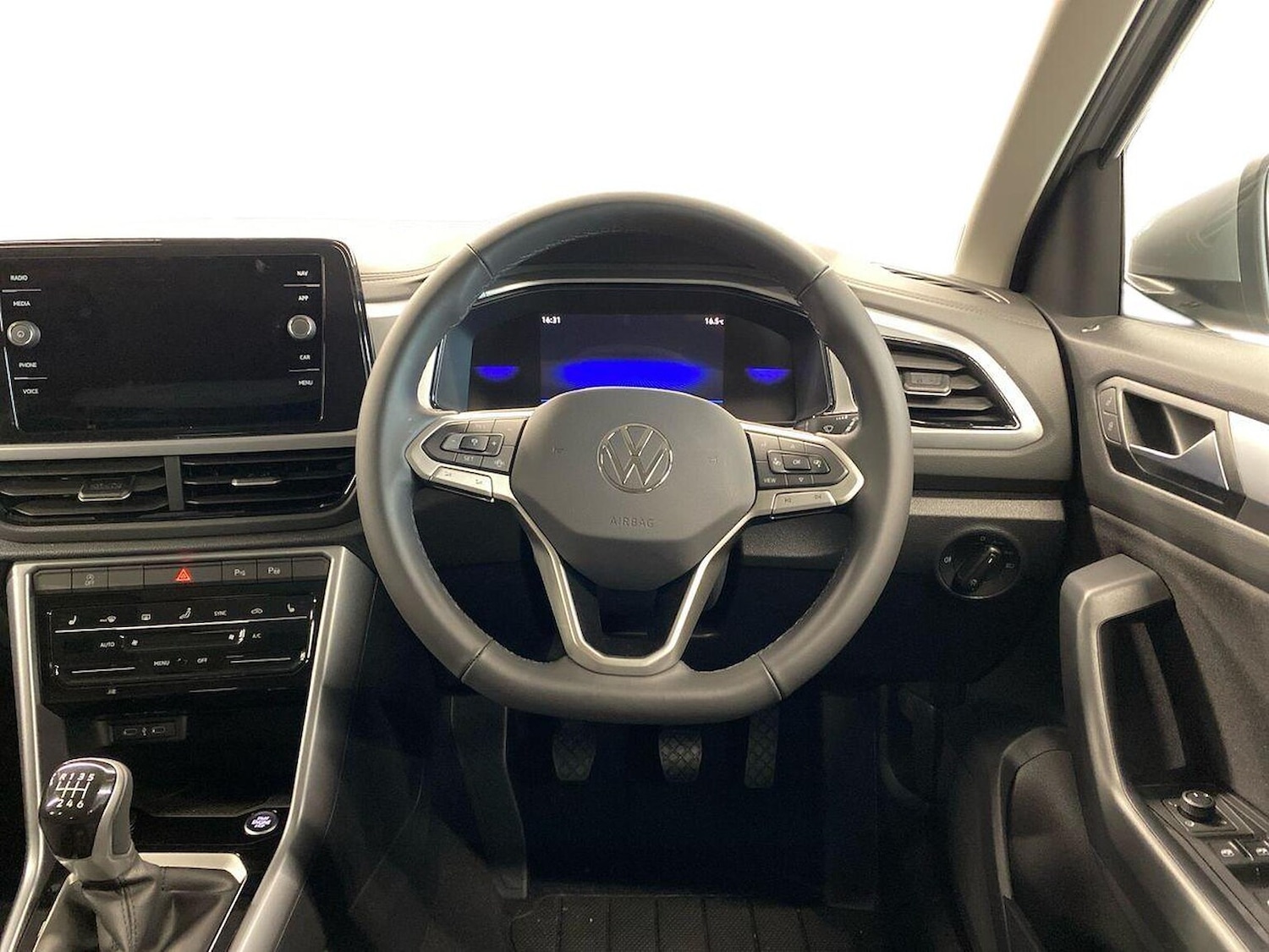 Used Volkswagen T-Roc 2025 for sale - 77916122: Photo 9