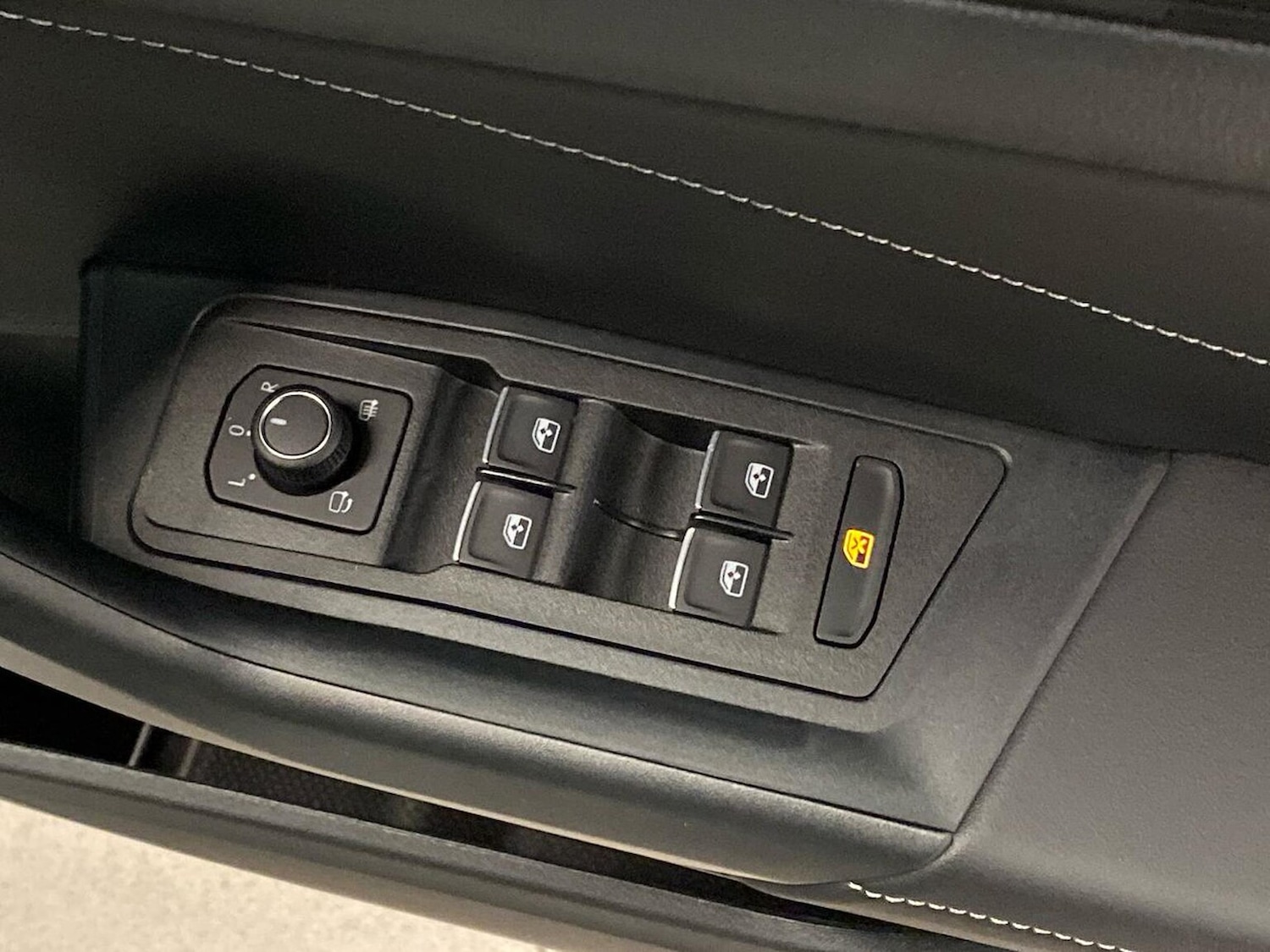 Used Volkswagen T-Roc 2025 for sale - 76536662: Photo 21