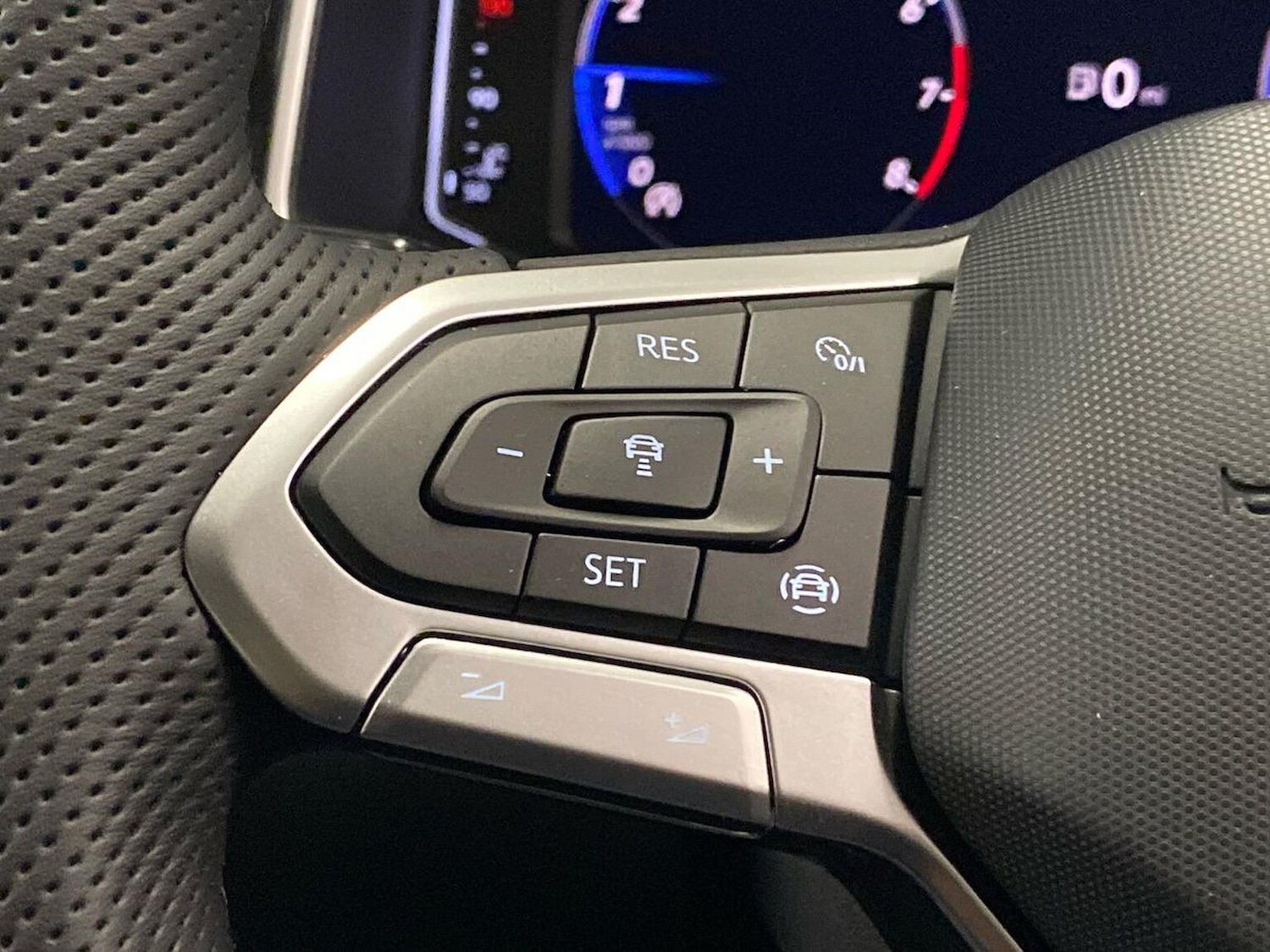 Used Volkswagen T-Roc 2025 for sale - 76536662: Photo 26