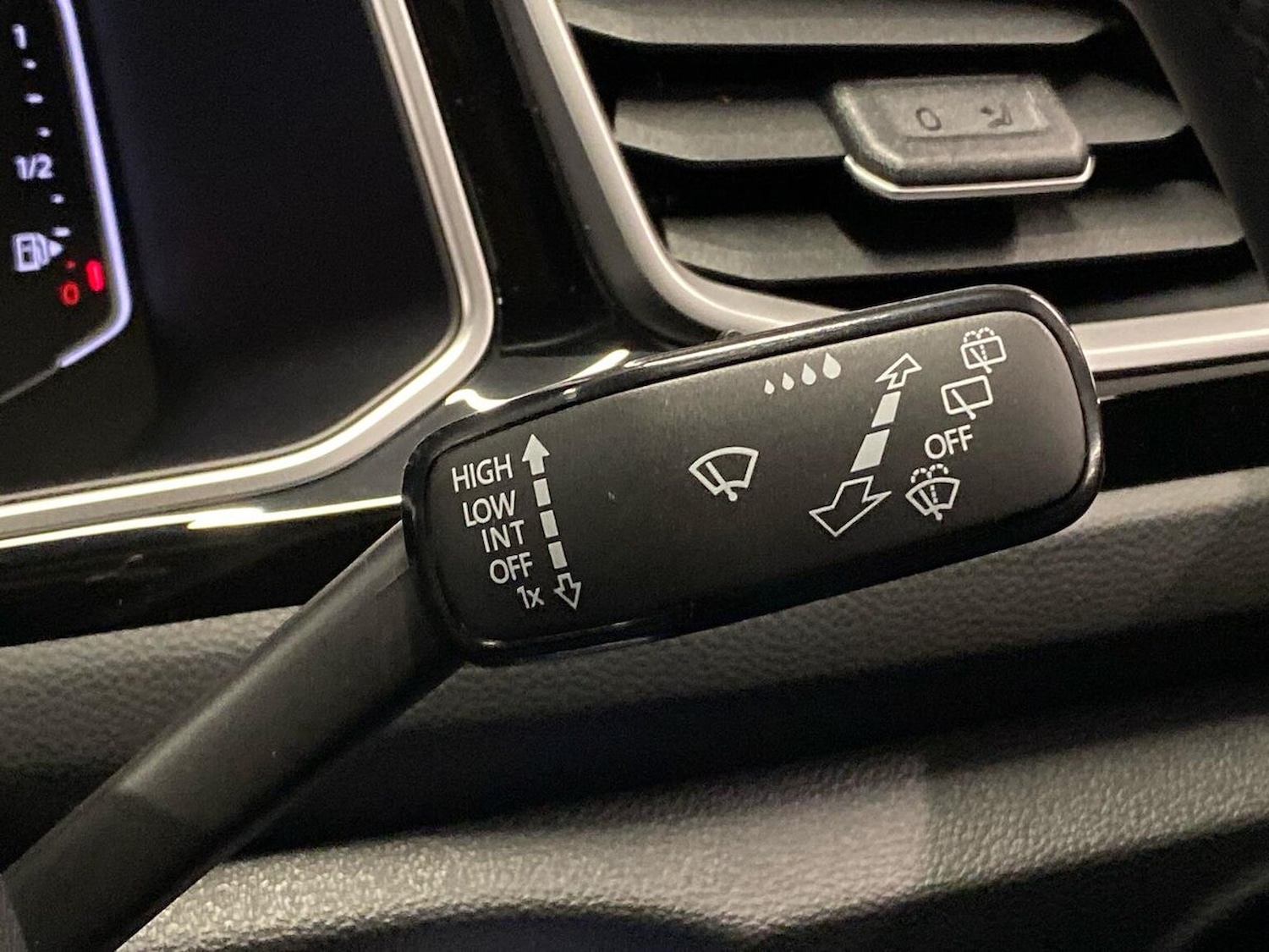 Used Volkswagen T-Roc 2025 for sale - 76536662: Photo 27