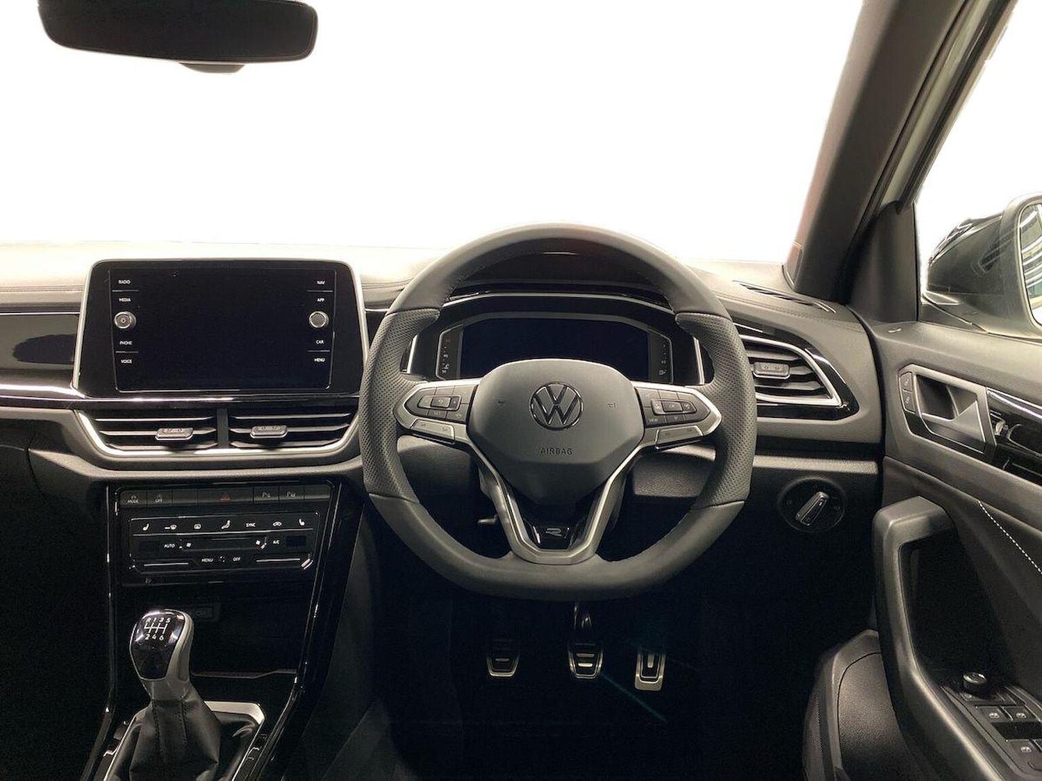 Used Volkswagen T-Roc 2025 for sale - 76536662: Photo 9