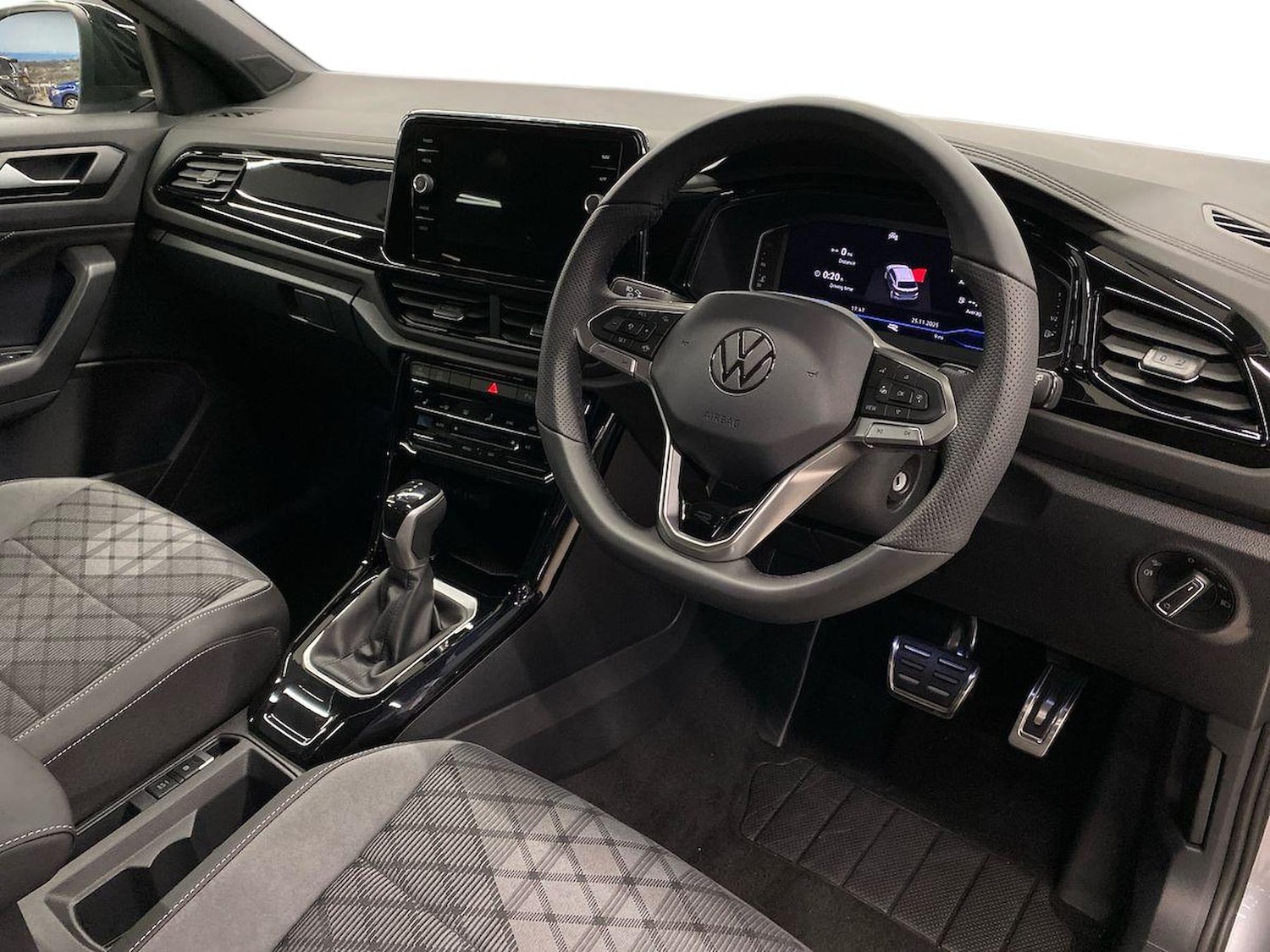 Used Volkswagen T-Roc 2025 for sale - 77639328: Photo 15