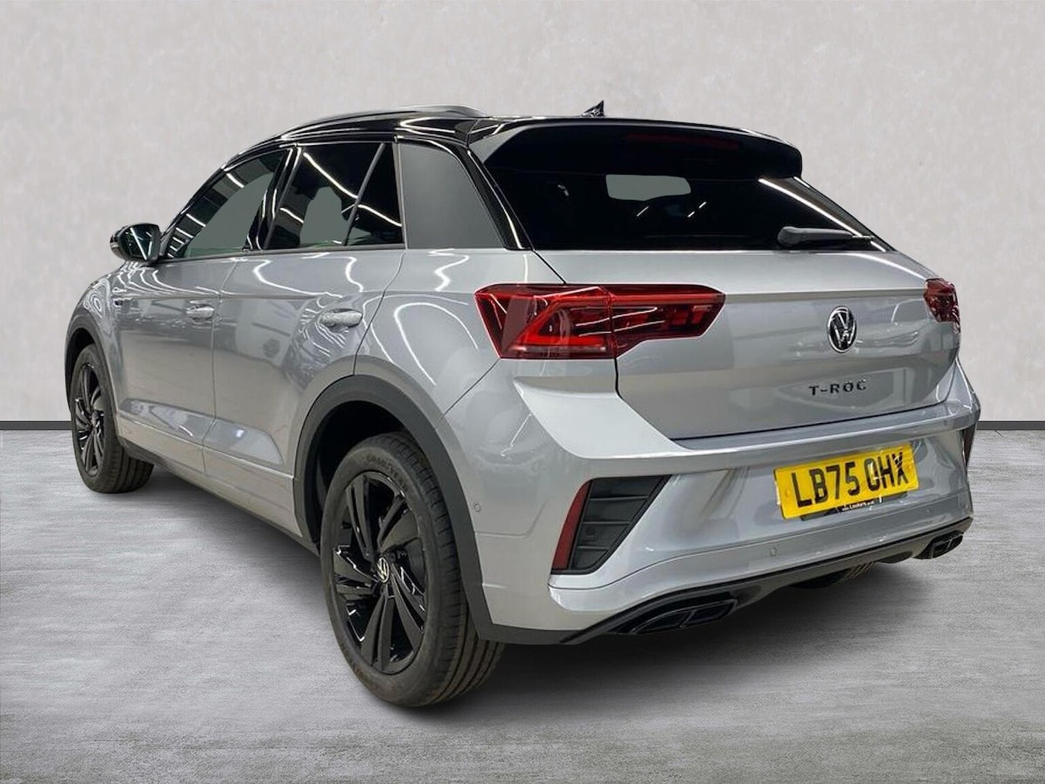 Used Volkswagen T-Roc 2025 for sale - 77639328: Photo 2